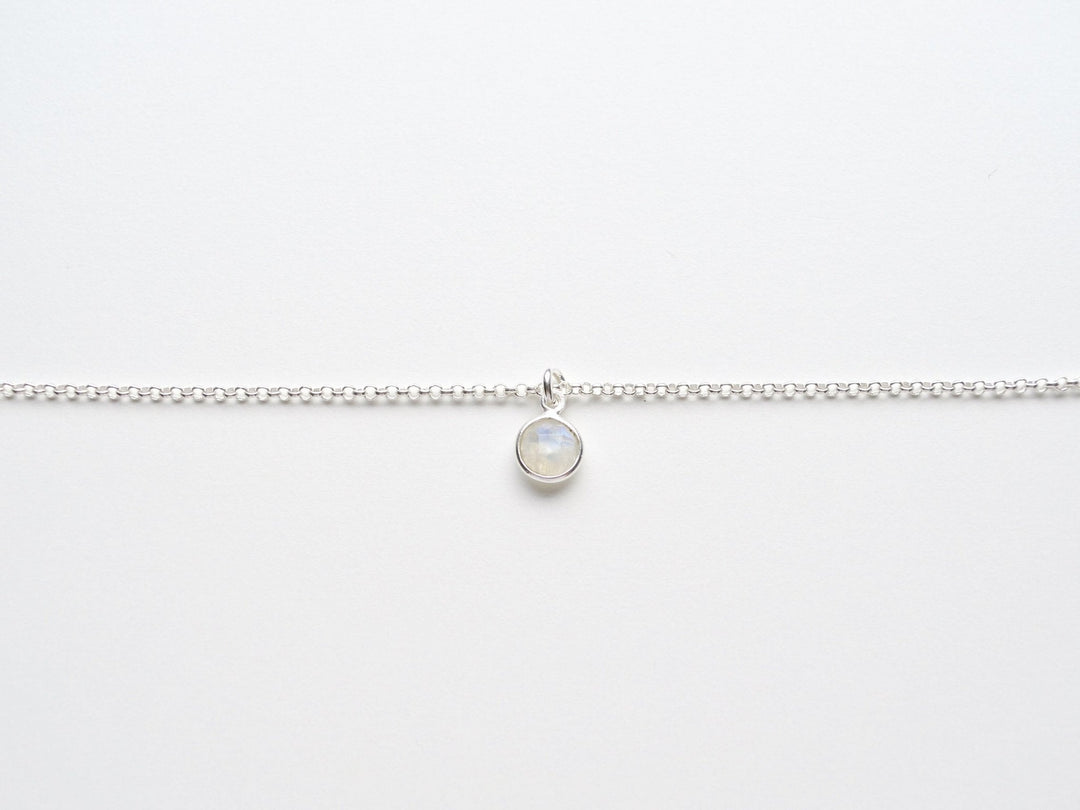 Dangling Delicate Dots: Mondstein Armband | vergoldet, rosévergoldet, silber