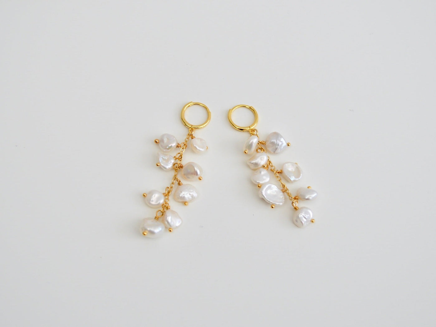 Dangling Pearls: Mini Creolen mit echten Barockperlen | vergoldet