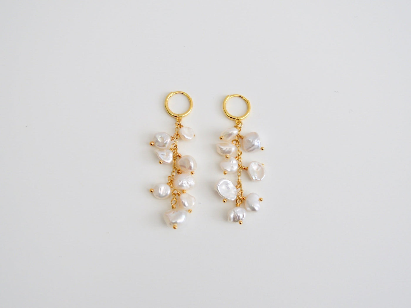 Dangling Pearls: Mini Creolen mit echten Barockperlen | vergoldet