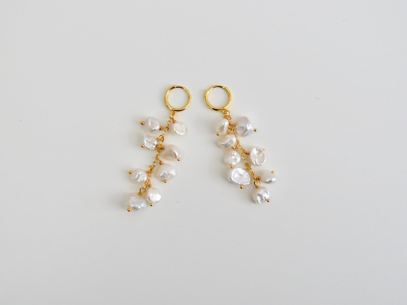 Dangling Pearls: Mini Creolen mit echten Barockperlen | vergoldet