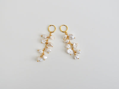 Dangling Pearls: Mini Creolen mit echten Barockperlen | vergoldet