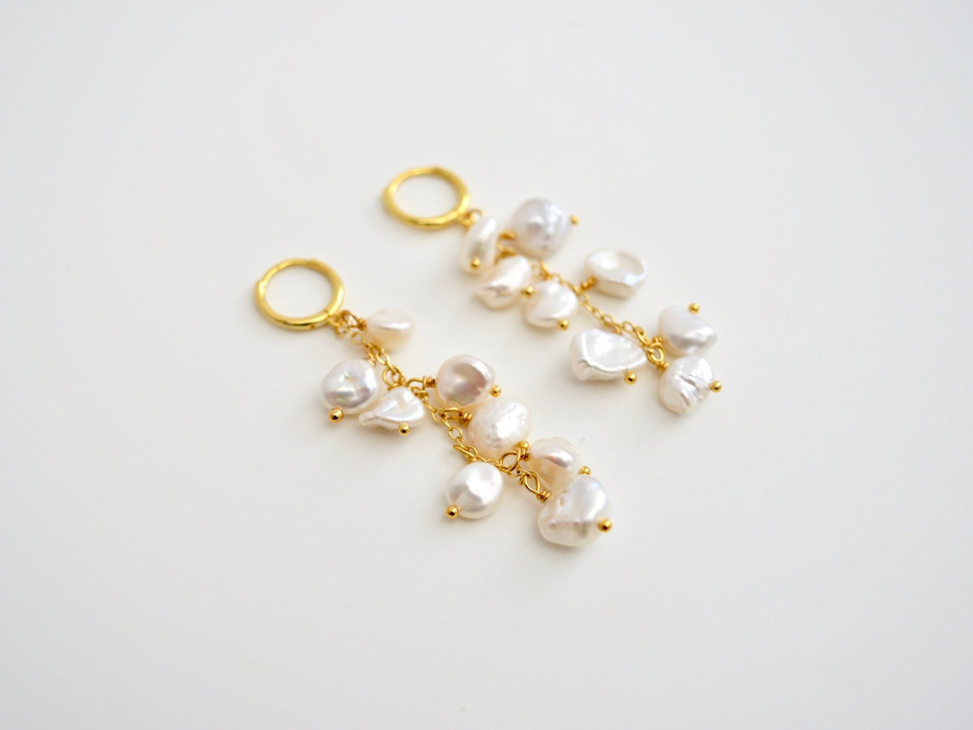 Dangling Pearls: Mini Creolen mit echten Barockperlen | vergoldet