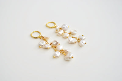 Dangling Pearls: Mini Creolen mit echten Barockperlen | vergoldet