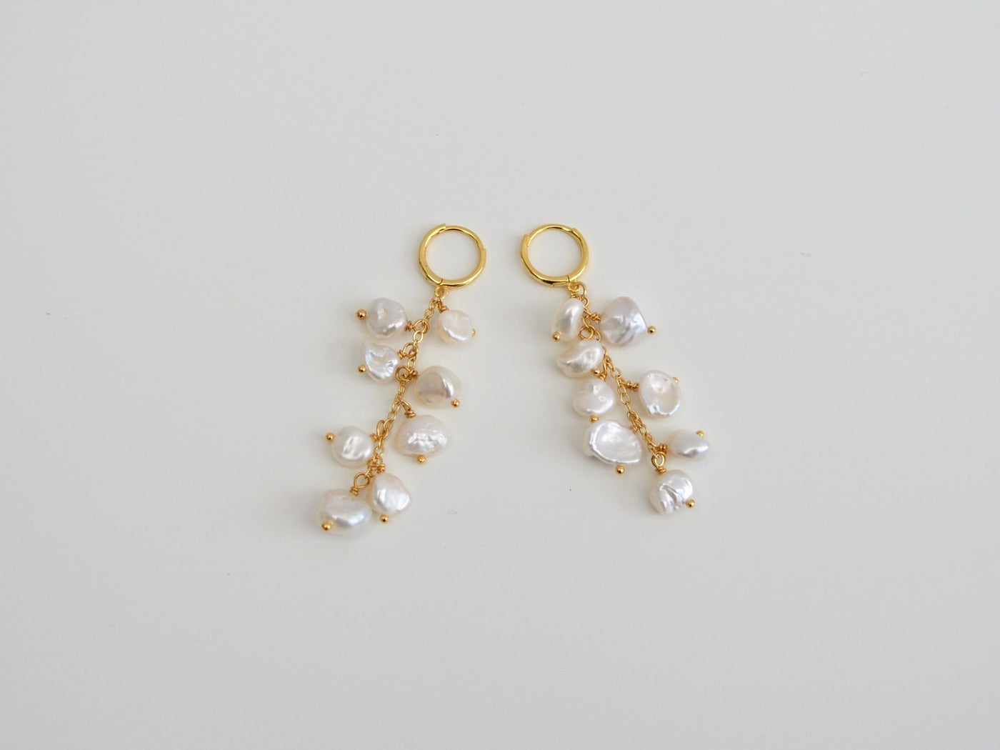 Dangling Pearls: Mini Creolen mit echten Barockperlen | vergoldet