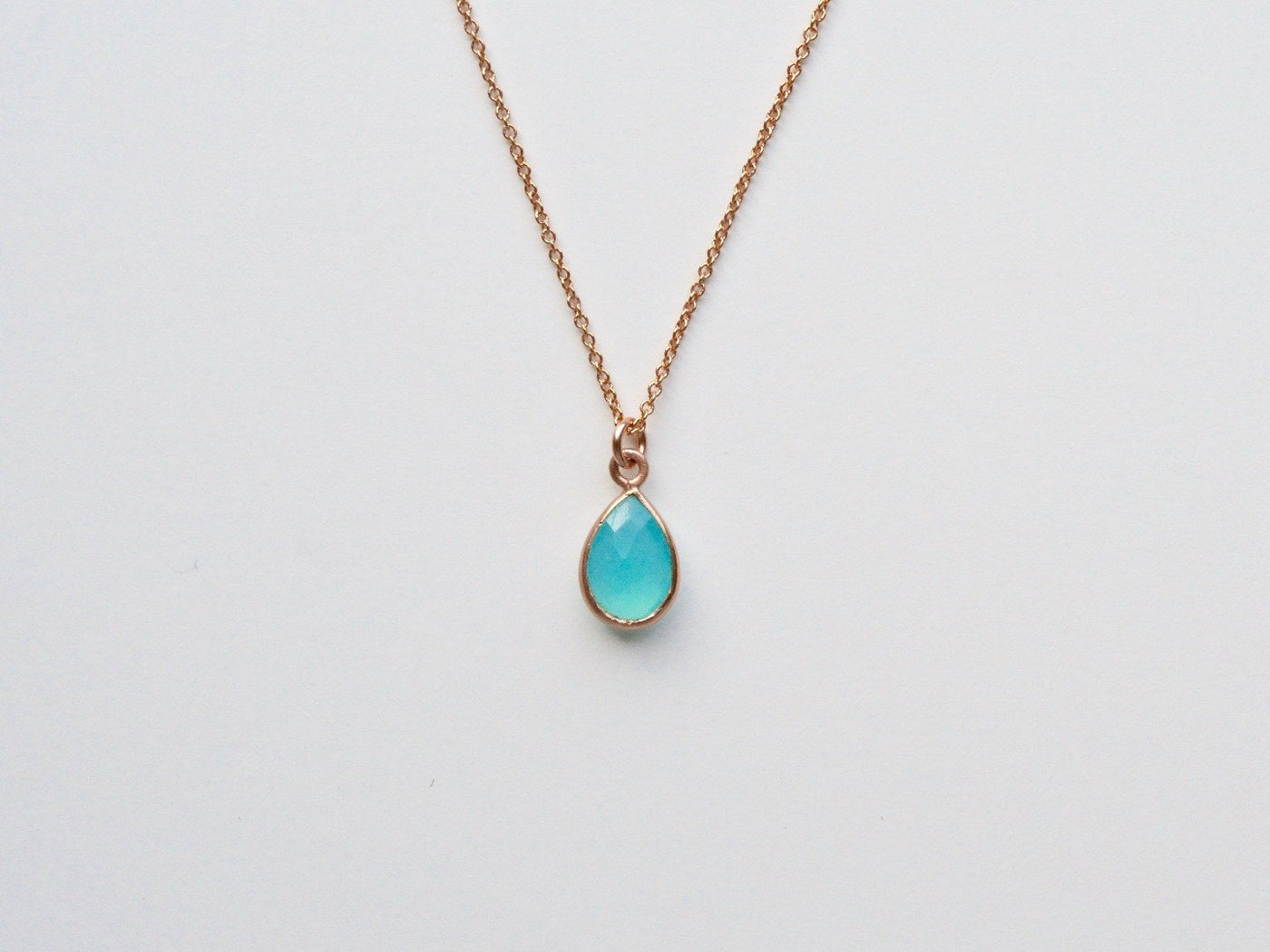 Delicate: Aqua Chalcedon Kette rosévergoldet - Mia&Martha by Katja Schmalen