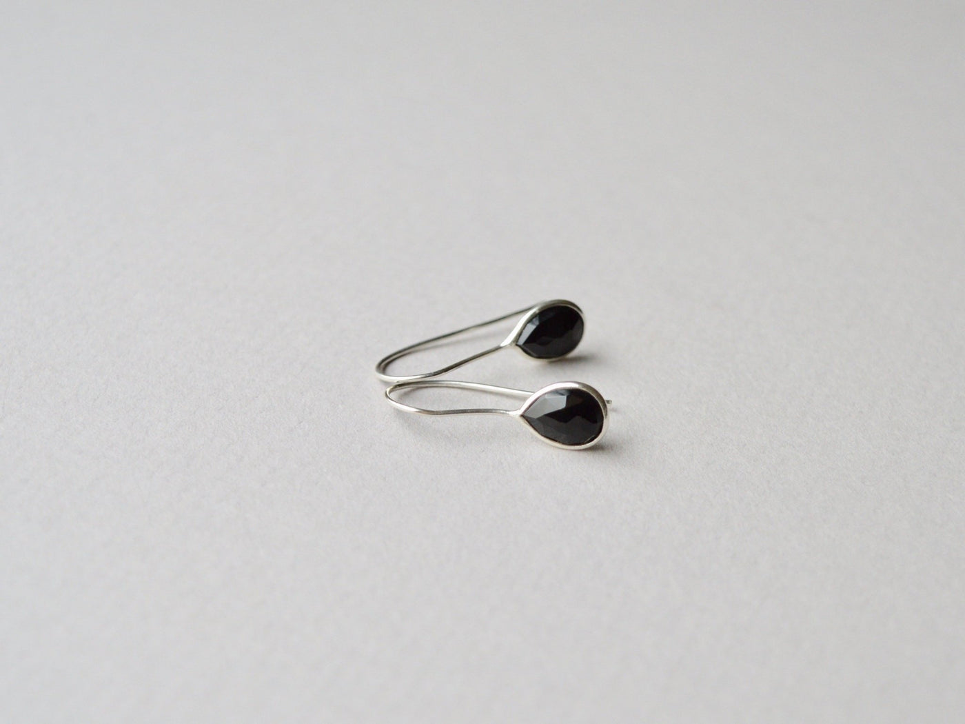 Delicate: Black Onyx Ohrringe | vergoldet, rosévergoldet, silber