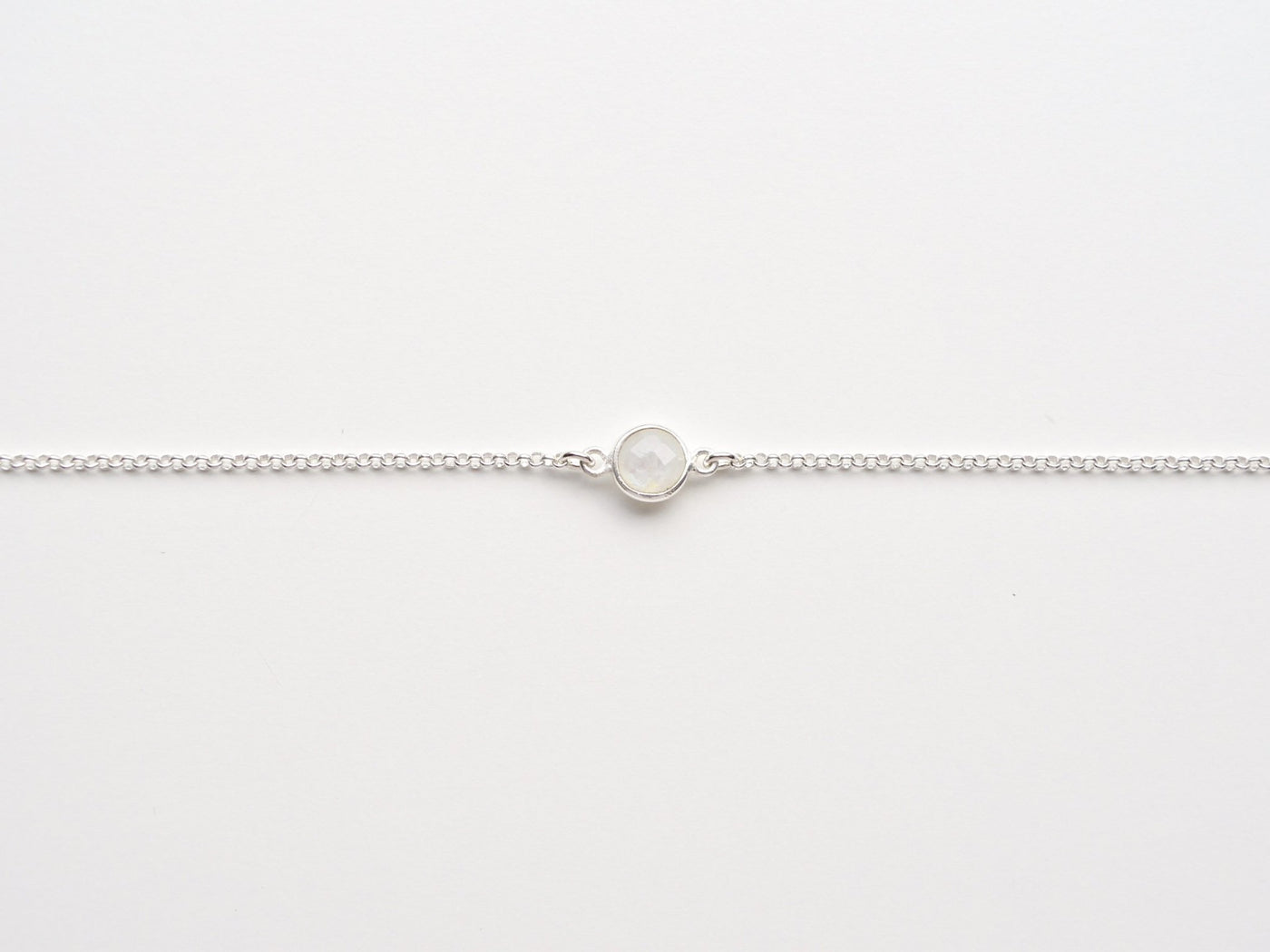 Delicate Dot: Mondstein Armband silber | Zwei Größen - Mia&Martha by Katja Schmalen
