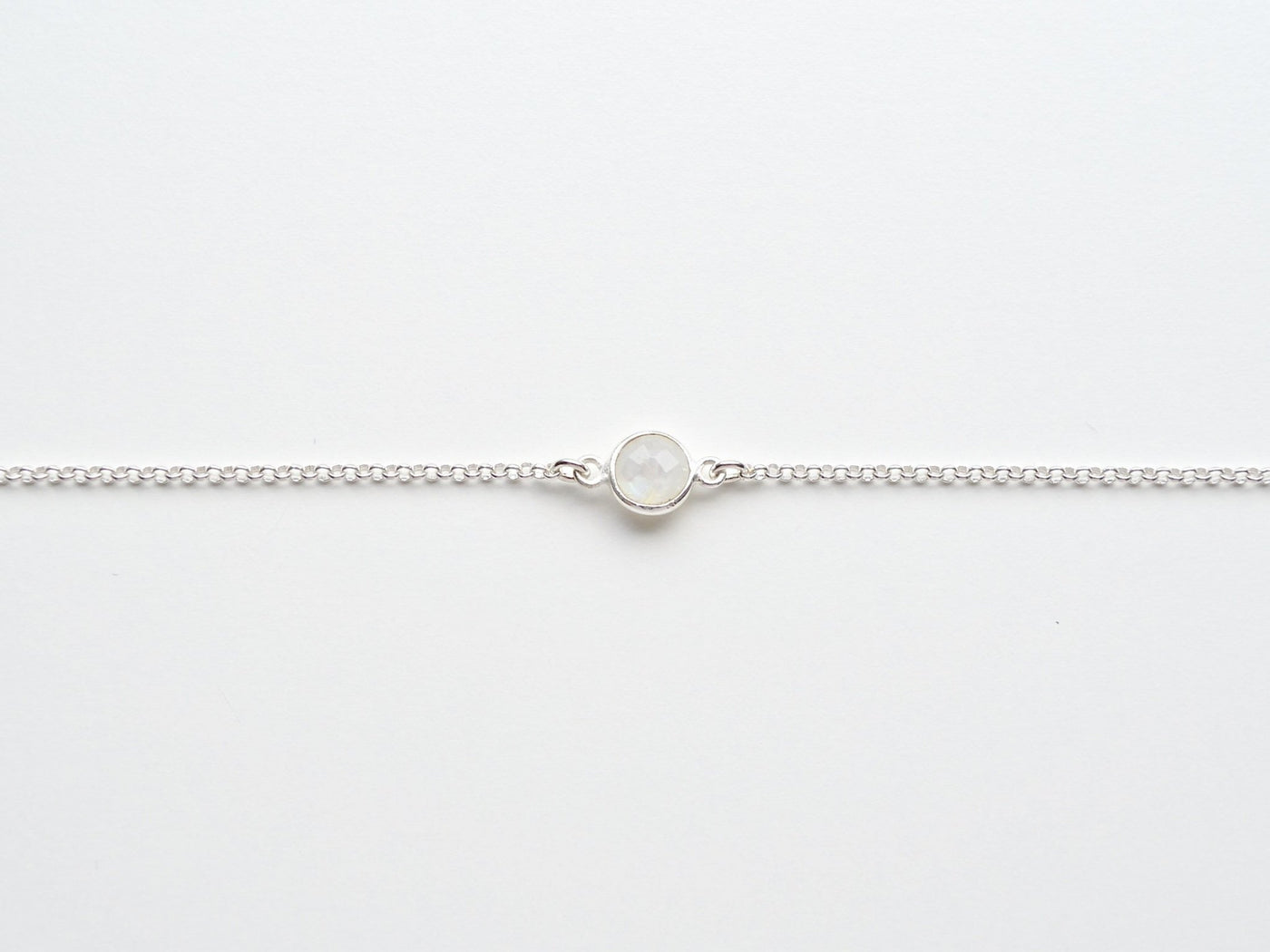 Delicate Dot: Mondstein Armband silber | Zwei Größen - Mia&Martha by Katja Schmalen