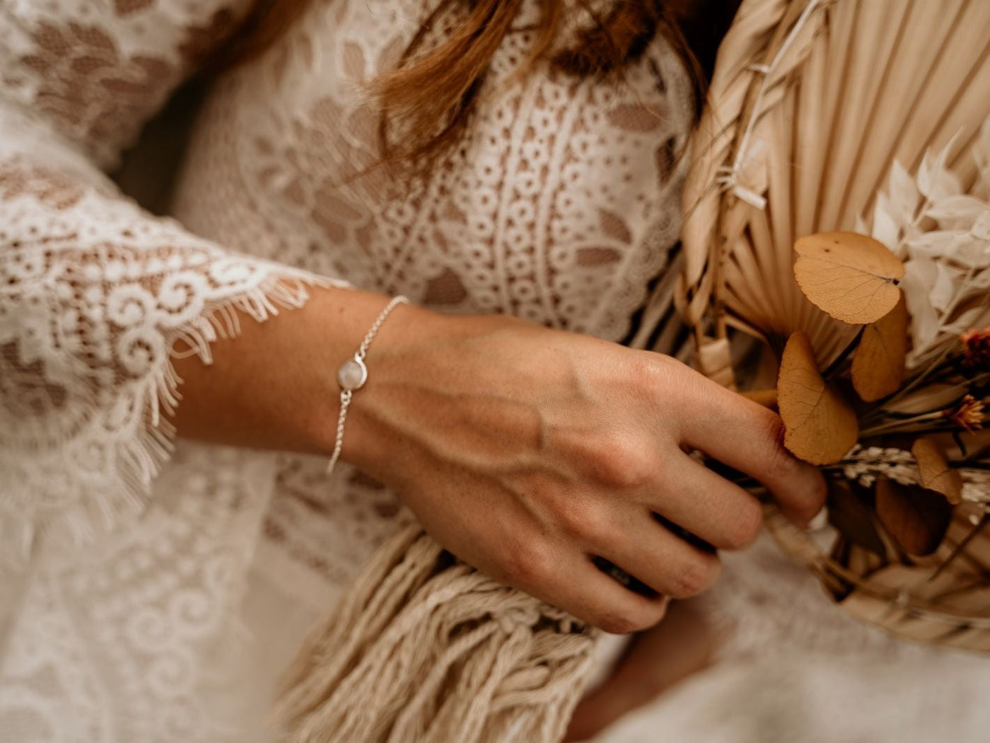Delicate Dots: Mondstein Armband silber | Zwei Größen