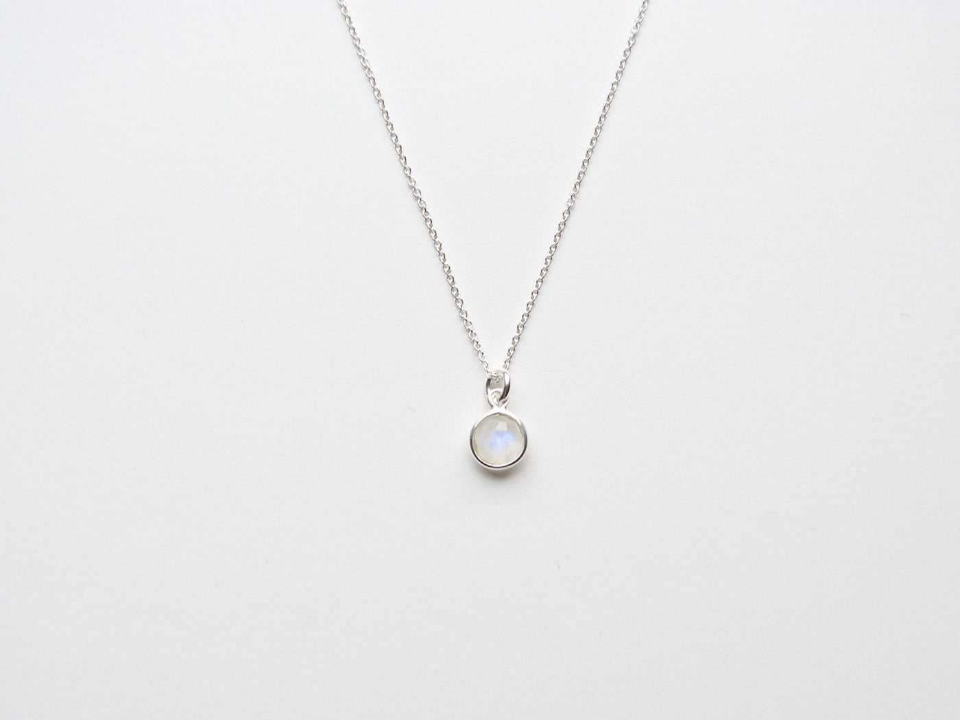 Delicate Dots: Mondstein Kette | vergoldet, rosévergoldet, silber