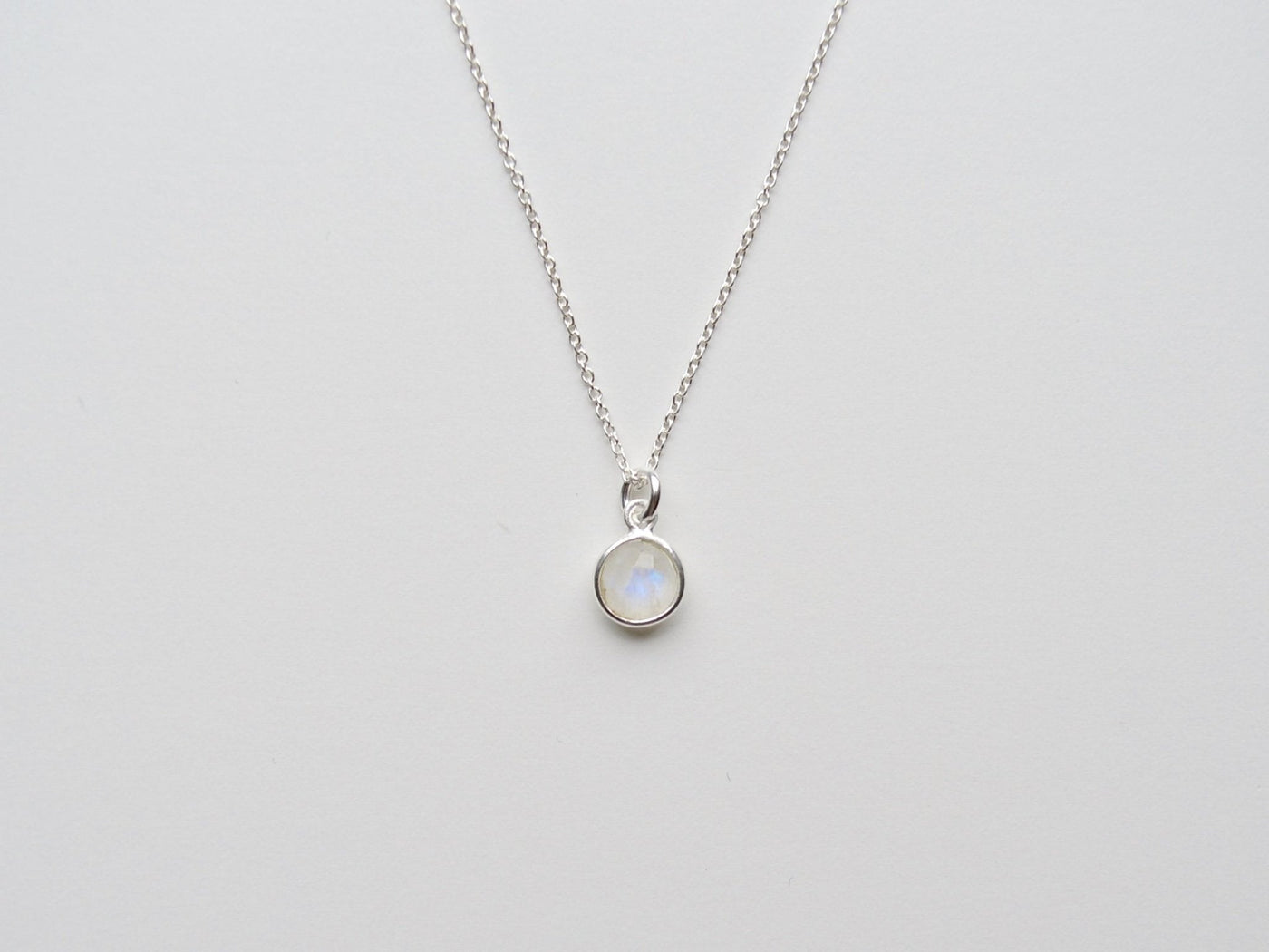 Delicate Dots: Mondstein Kette | vergoldet, rosévergoldet, silber