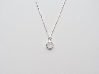 Delicate Dots: Mondstein Kette | vergoldet, rosévergoldet, silber