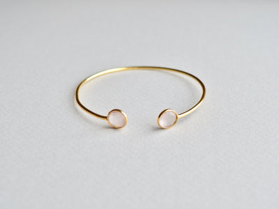 Delicate Dots: Rosenquarz Armspange vergoldet - Mia&Martha by Katja Schmalen