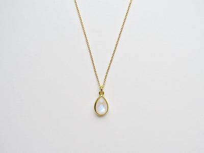 Delicate Drop: Mondstein Kette vergoldet - Mia&Martha by Katja Schmalen