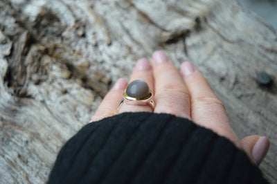 Einzelstück: Grauer Mondstein Statement Ring vergoldet - Mia&Martha by Katja Schmalen