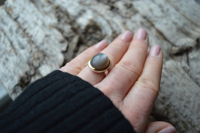 Einzelstück: Grauer Mondstein Statement Ring vergoldet - Mia&Martha by Katja Schmalen