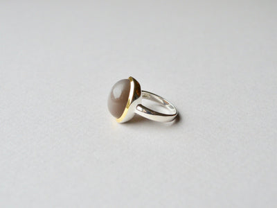 Einzelstück: Grauer Mondstein Statement Ring vergoldet - Mia&Martha by Katja Schmalen