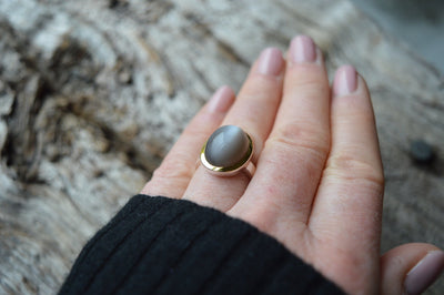 Einzelstück: Grauer Mondstein Statement Ring vergoldet - Mia&Martha by Katja Schmalen
