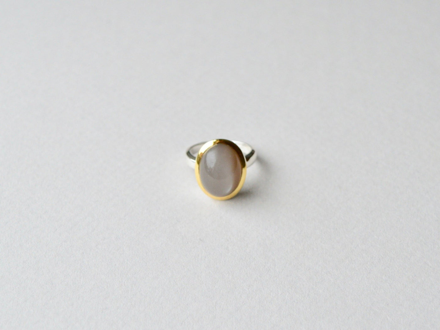 Einzelstück: Grauer Mondstein Statement Ring vergoldet - Mia&Martha by Katja Schmalen