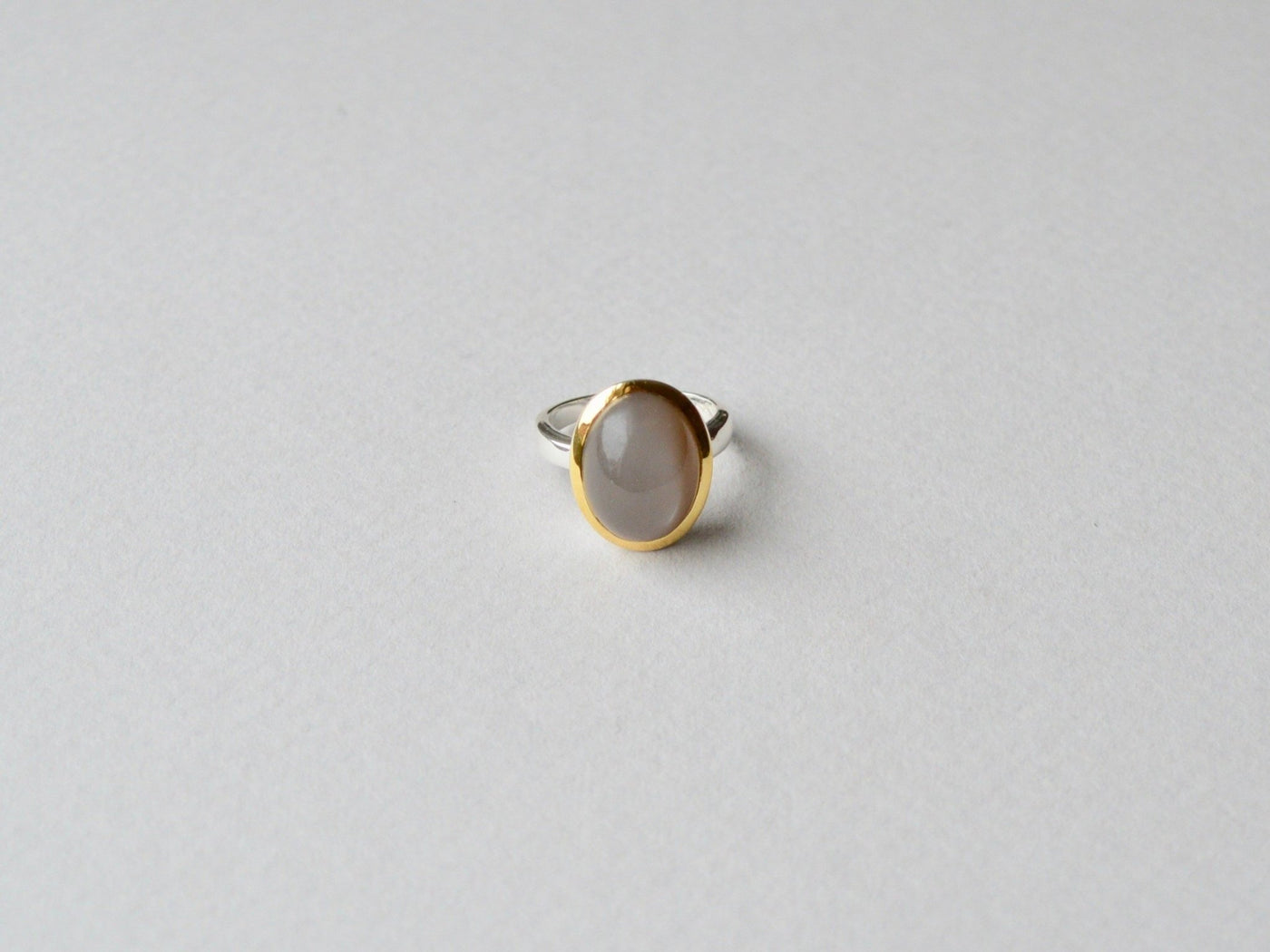 Einzelstück: Grauer Mondstein Statement Ring vergoldet - Mia&Martha by Katja Schmalen
