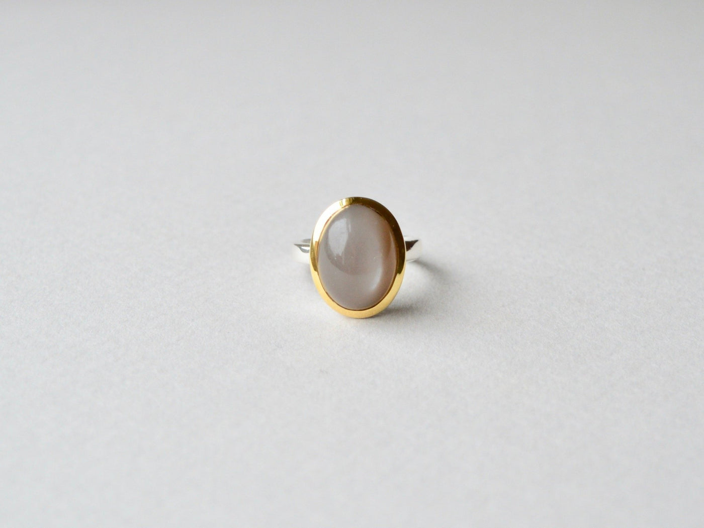 Einzelstück: Grauer Mondstein Statement Ring vergoldet - Mia&Martha by Katja Schmalen