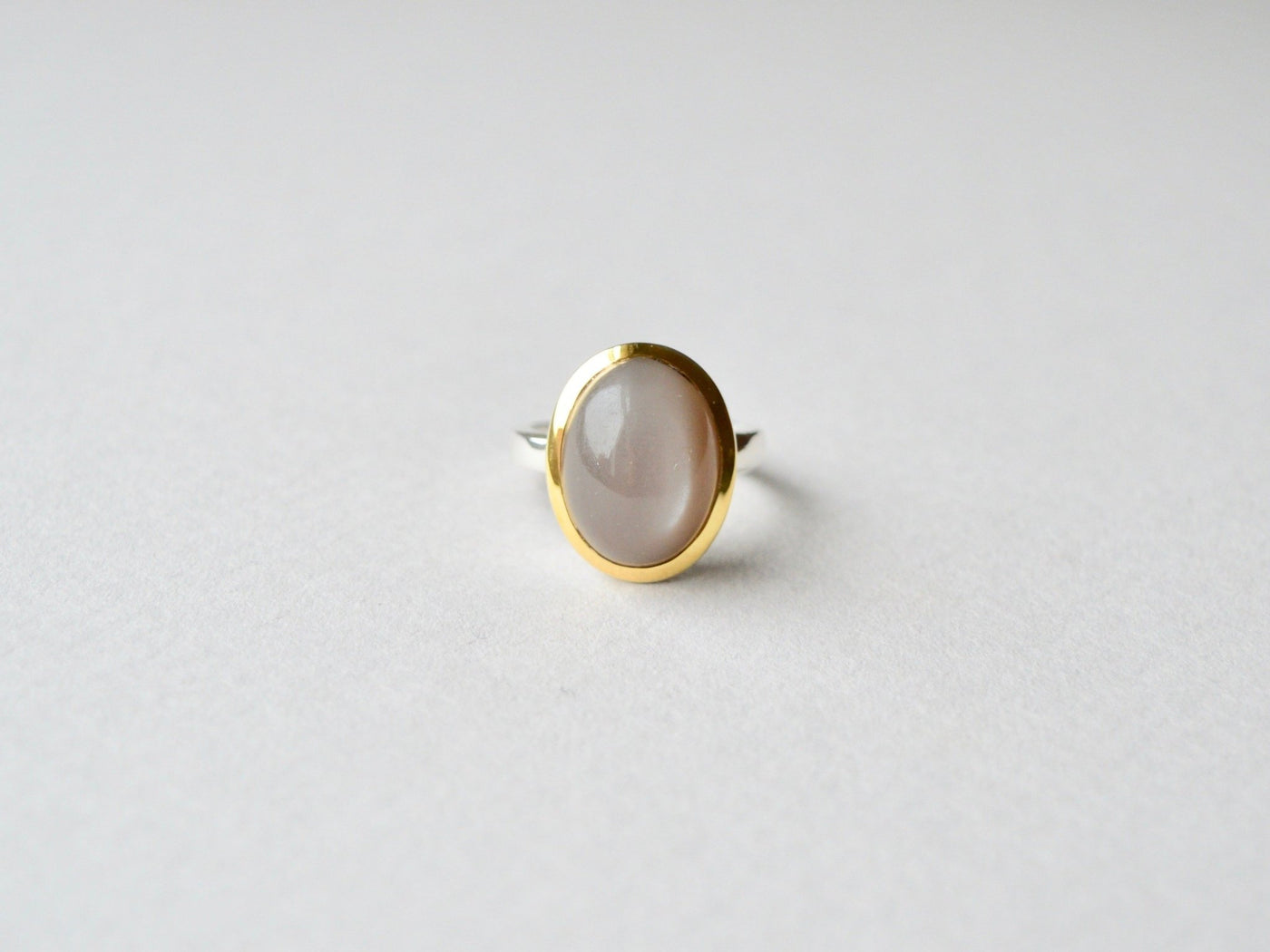 Einzelstück: Grauer Mondstein Statement Ring vergoldet - Mia&Martha by Katja Schmalen