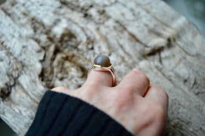 Einzelstück: Grauer Mondstein Statement Ring vergoldet - Mia&Martha by Katja Schmalen
