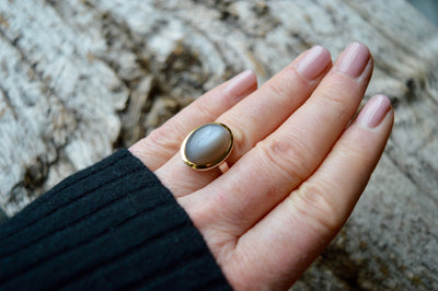 Einzelstück: Grauer Mondstein Statement Ring vergoldet - Mia&Martha by Katja Schmalen