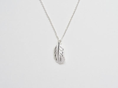 Feather: Zartes Kettchen mit Feder Anhänger | vergoldet, silber
