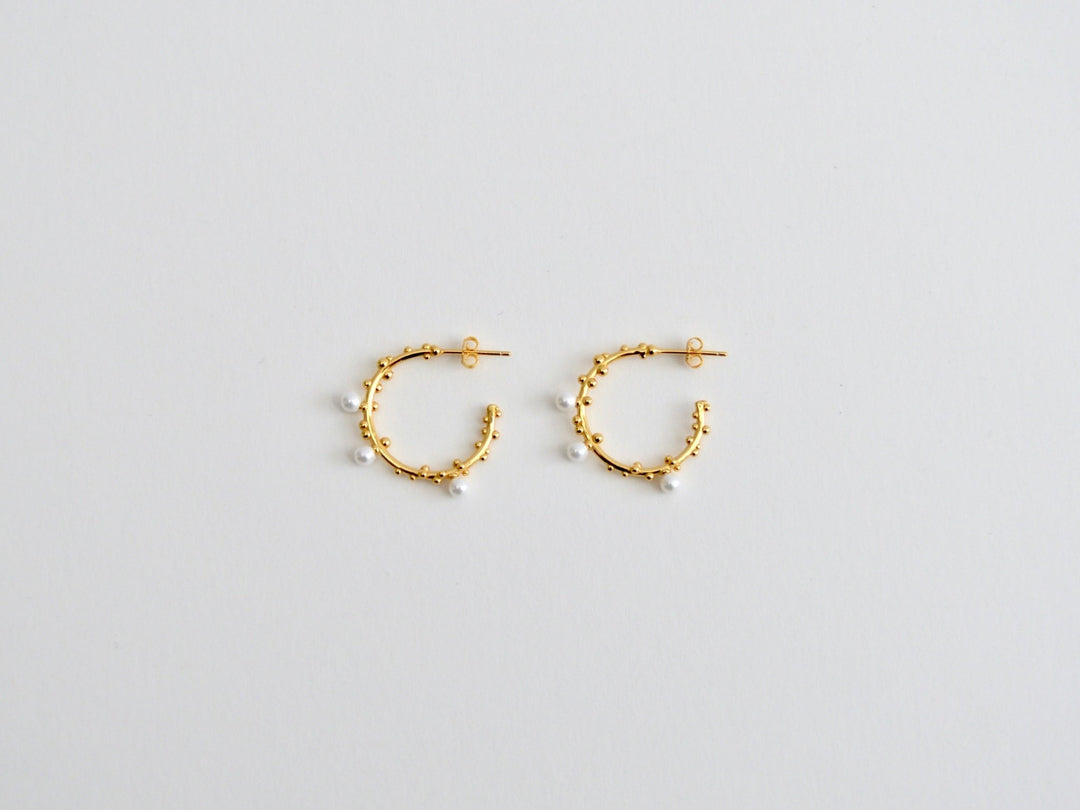 FEYNGOLD: Dotted Pearl Studs | vergoldet