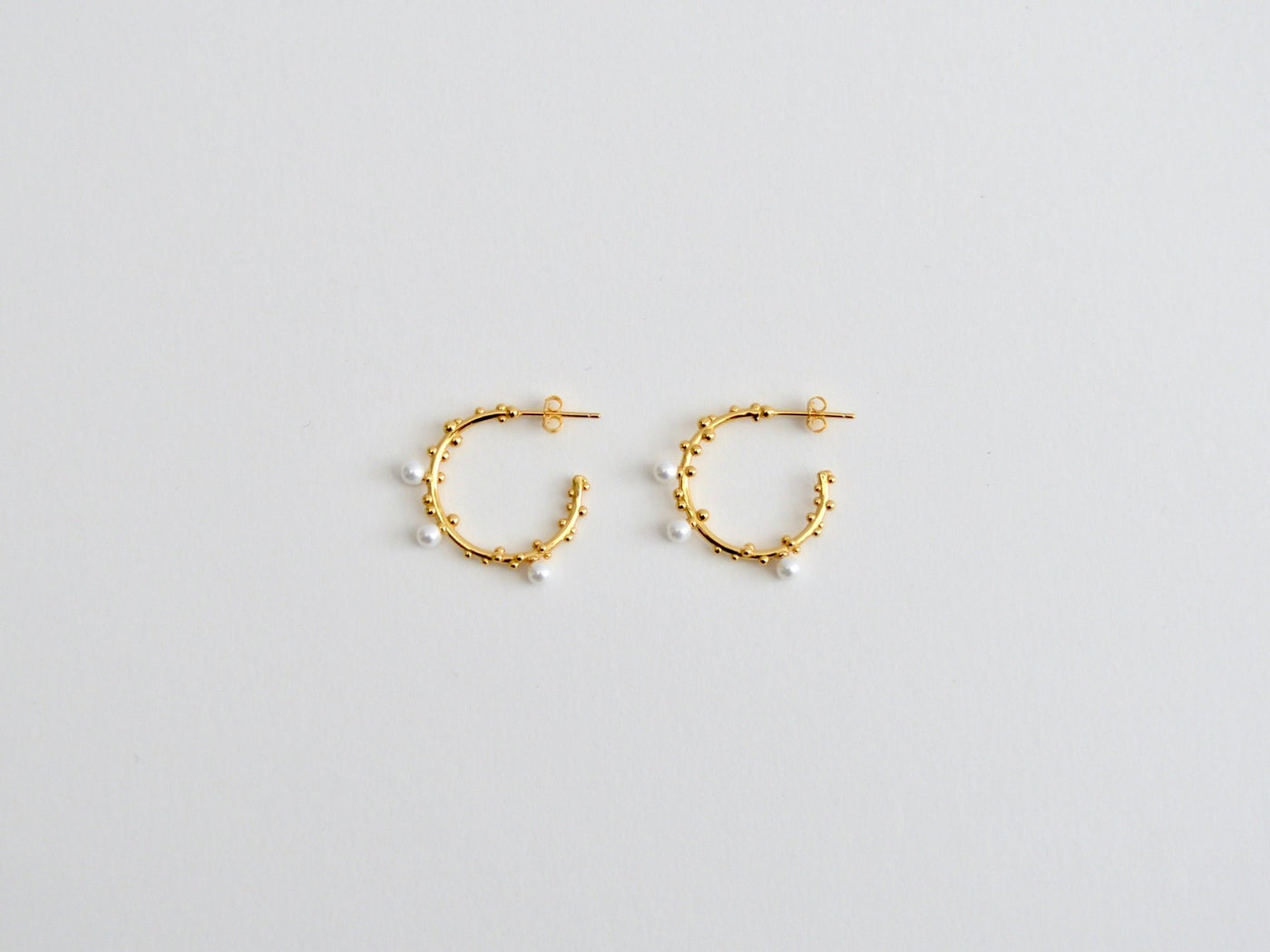 FEYNGOLD: Dotted Pearl Studs | vergoldet