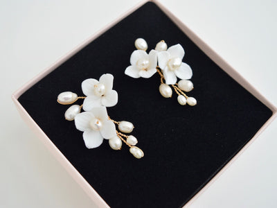 Fleurs Blanches: Ohrstecker 2 Blüten & echte Perlen | Farbe gold oder silber