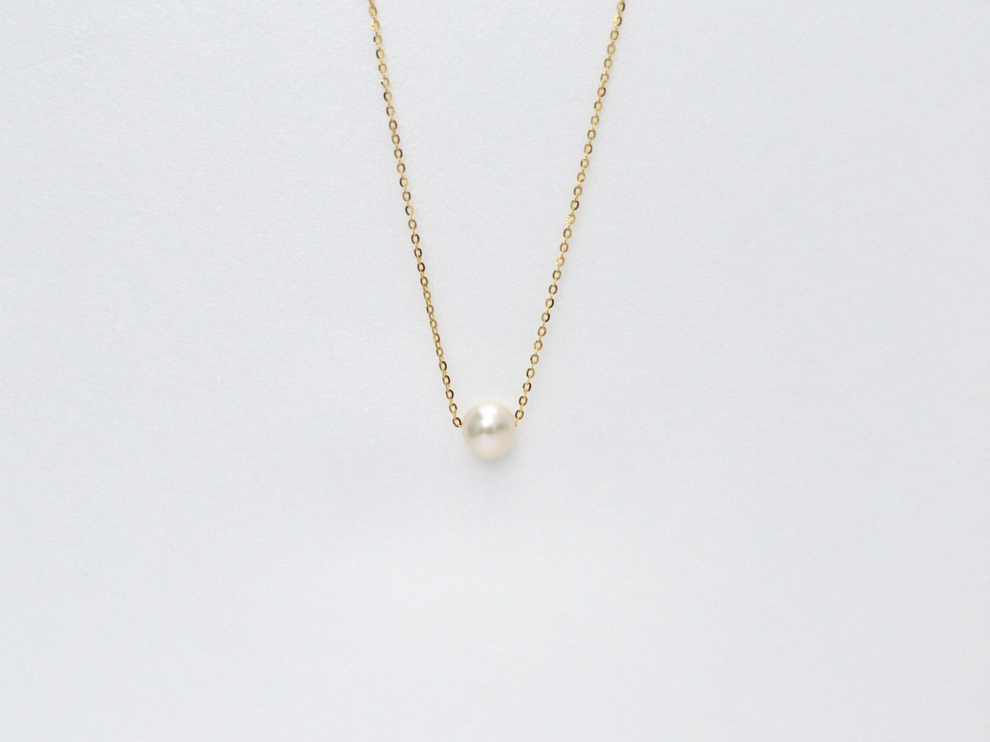 Floating Pearls: Moderne Perlenkette | vergoldet