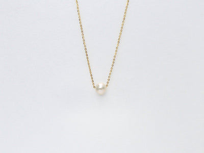 Floating Pearls: Moderne Perlenkette | vergoldet