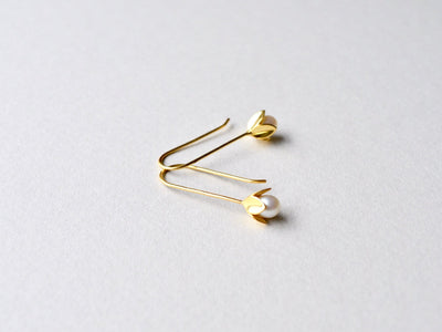 Flowers & Pearls: Lange Perlen Ohrhänger vergoldet - Mia&Martha by Katja Schmalen