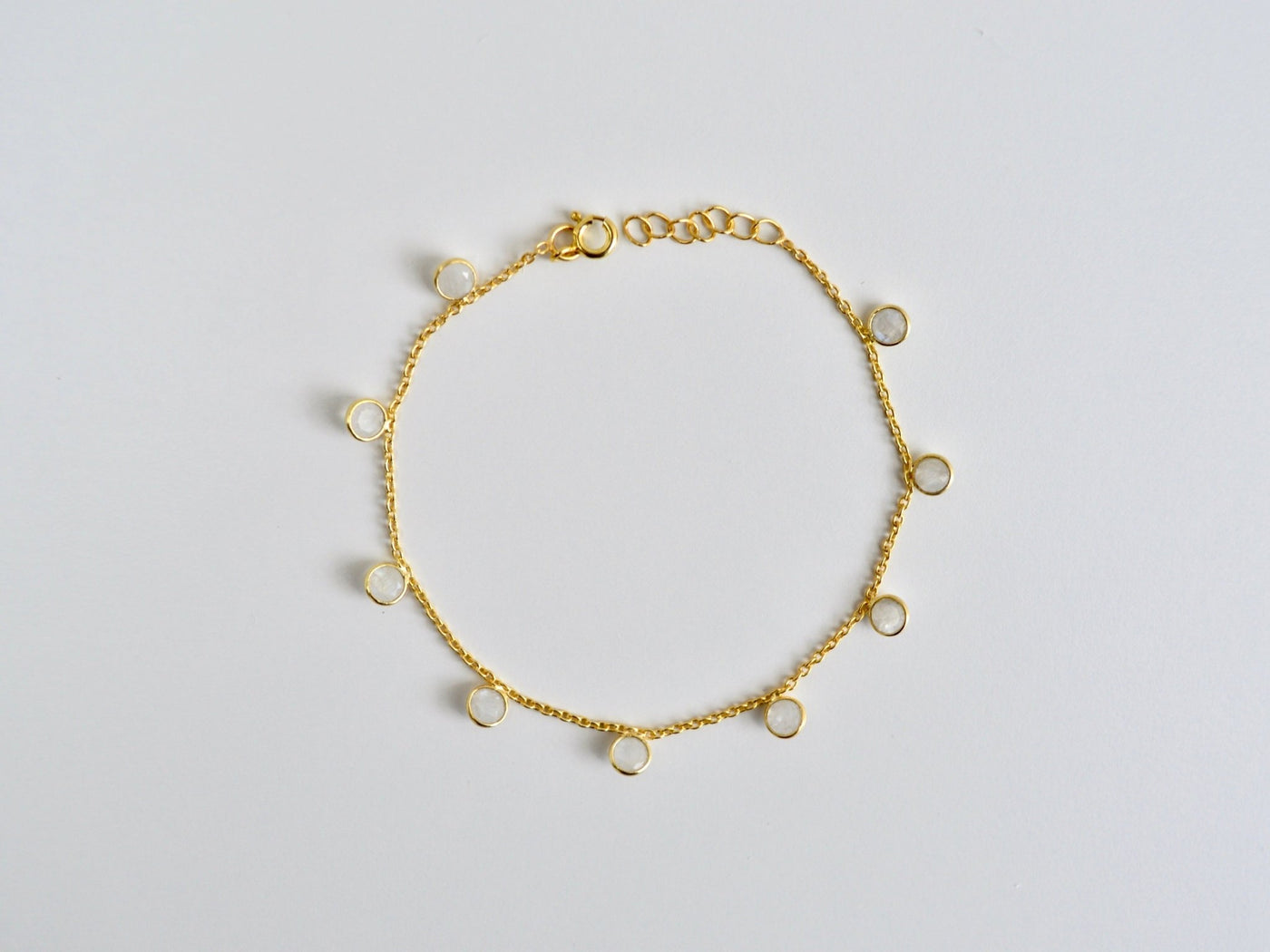 Flying Gemstones: Zartes Armkettchen Mondstein | vergoldet, silber