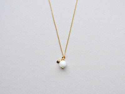 Moonstone & Leaves: Zarte Mondstein Kette vergoldet - Mia&Martha by Katja Schmalen