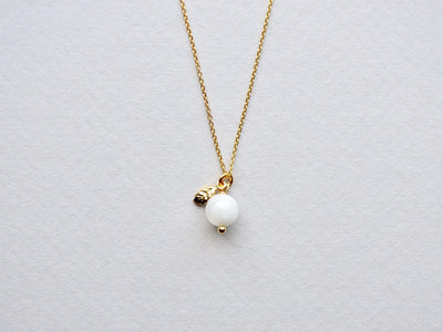 Moonstone & Leaves: Zarte Mondstein Kette vergoldet - Mia&Martha by Katja Schmalen
