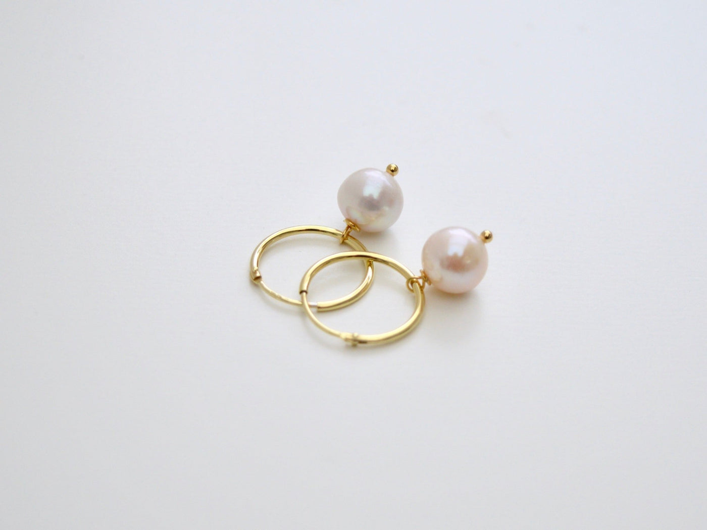 Natural Pearls: Perlen Creolen round | vergoldet, rosévergoldet, silber
