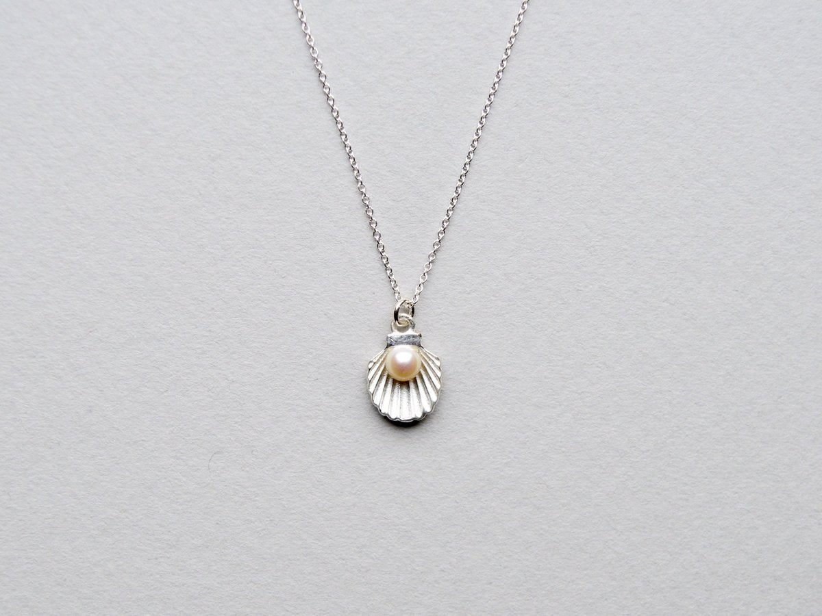 Oysters & Pearls: Muschelohrringe mit Perlen | vergoldet, silber - Mia&Martha by Katja Schmalen