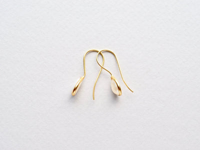 Pearl Drops: Bezaubernde Perlen Ohrhänger vergoldet - Mia&Martha by Katja Schmalen