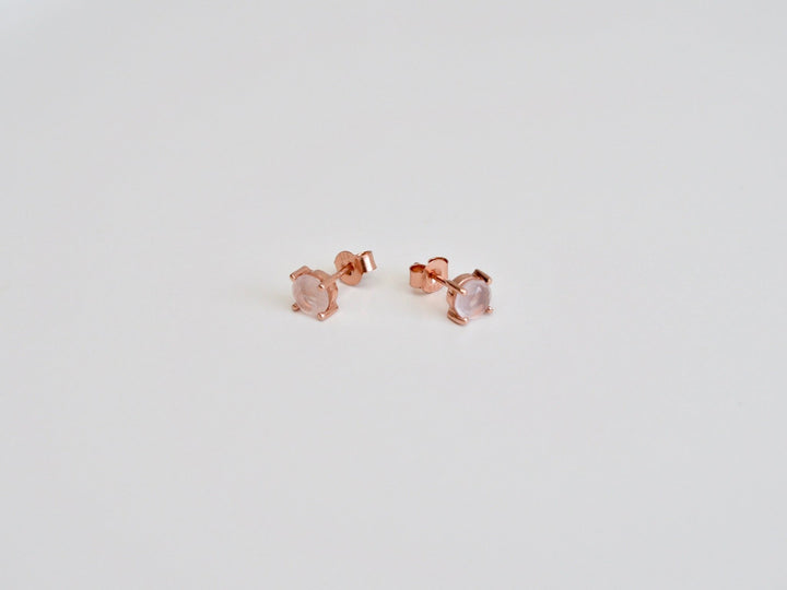 Round Gems: Rosenquarz Ohrstecker Prong | vergoldet, rosévergoldet, silber