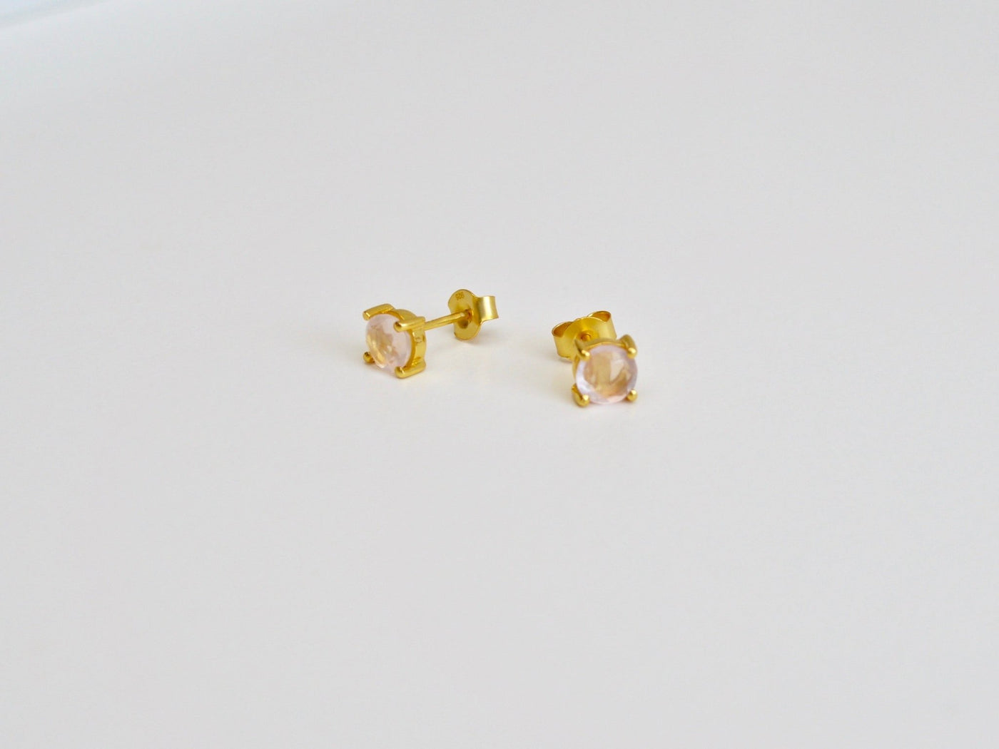 Round Gems: Rosenquarz Ohrstecker Prong | vergoldet, rosévergoldet, silber