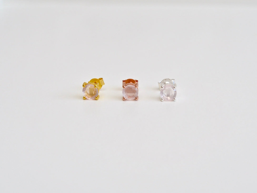 Round Gems: Rosenquarz Ohrstecker Prong | vergoldet, rosévergoldet, silber