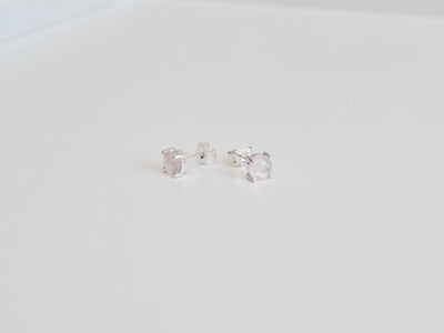 Round Gems: Rosenquarz Ohrstecker Prong | vergoldet, rosévergoldet, silber