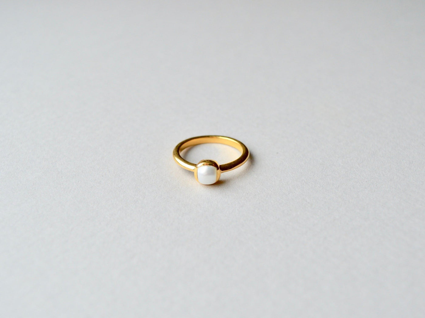 Square Dot: Edler Perlen Ring vergoldet - Mia&Martha by Katja Schmalen