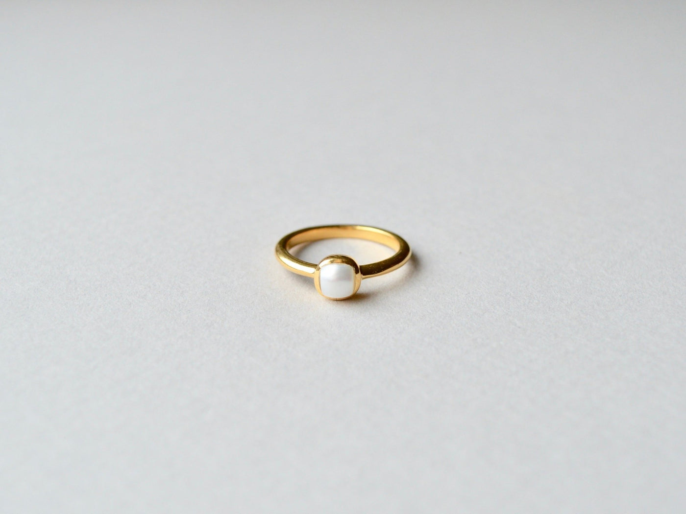 Square Dot: Edler Perlen Ring vergoldet - Mia&Martha by Katja Schmalen