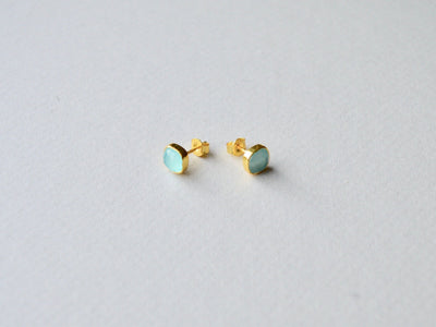Square Dots: Aqua Chalcedon Ohrstecker vergoldet - Mia&Martha by Katja Schmalen