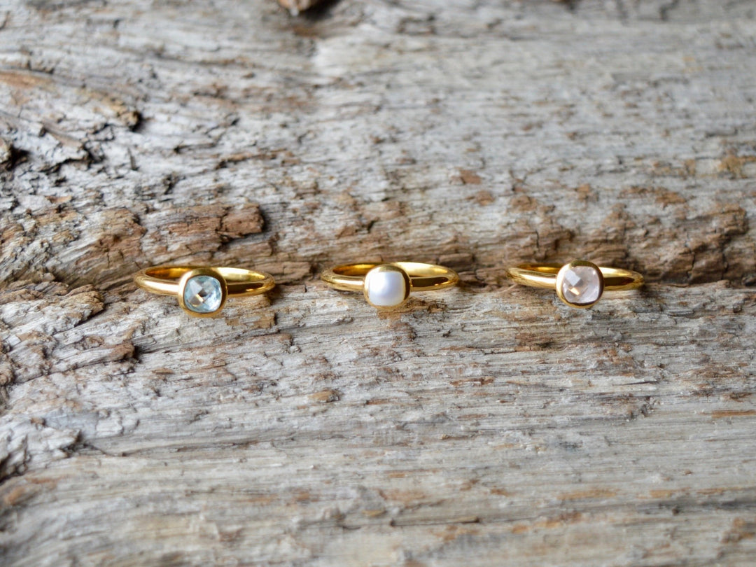 Square Dots: Facettierter Blauer Topas Ring vergoldet | Gr. 54