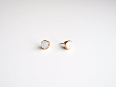 Square Dots: Mondstein Ohrstecker | vergoldet, rosévergoldet, silber